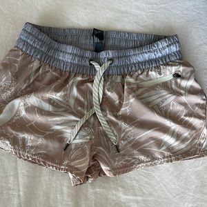 Vuori women’s clementine running short